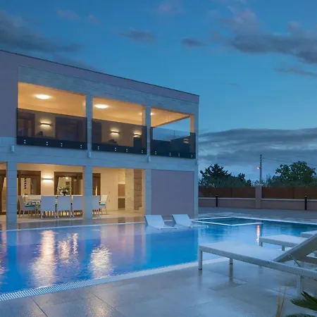 Malibu Eclipse By Interhome Vir