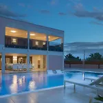 Malibu Eclipse By Interhome Vir